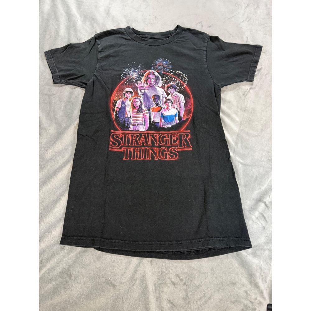 Stranger Things Shirt Men's Small Black Red Graphic Crewneck Tee Netflix Unisex